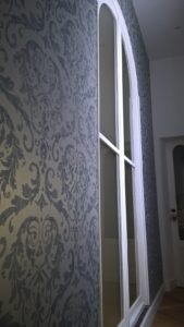 papier peint dans le couloir