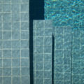 carrelage bleu posé dans la piscine