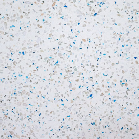 Terrazzo Qatar Blue eclat de pierre bleue avec un fond blanc