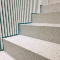 terrazzo clair en escalier extérieur