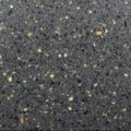 terrazo fond gris foncé avec des pierres beiges et marrons
