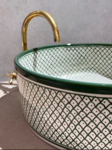 vasque peinte à la main verte et blanche